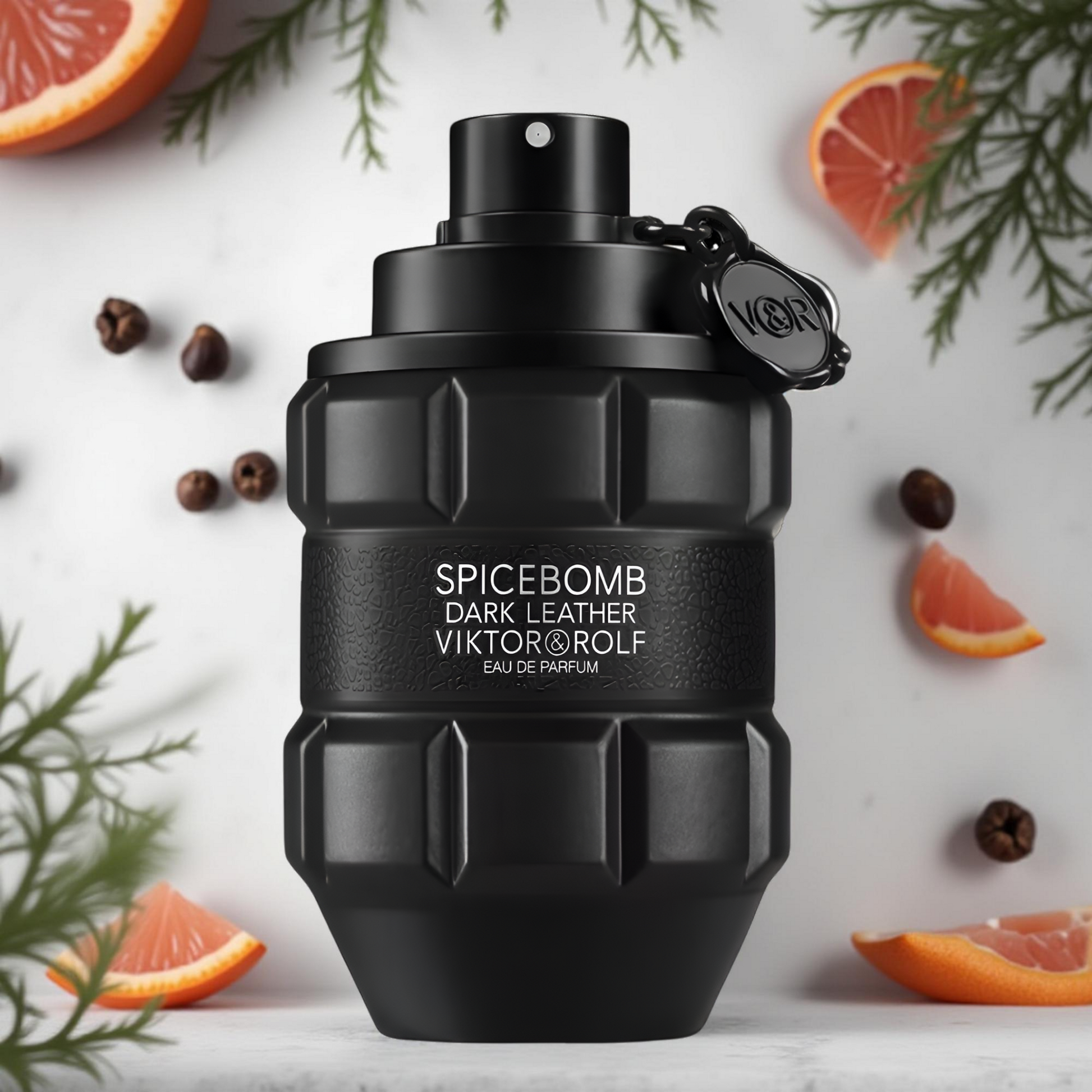 SPICEBOMB DARK LEATHER BY VIKTOR & ROLF 5.0 oz / 148 ml Eau de Parfum